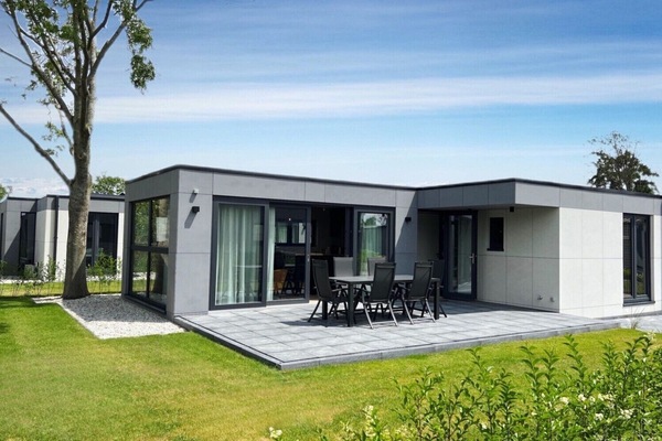 Façade et jardin du parc de vacances De Zeeuwse Parel - De Zeebries