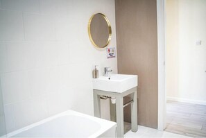 Apartment | Bathroom