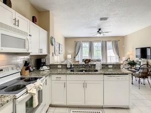 Townhome, 3 Bedrooms | Private kitchen