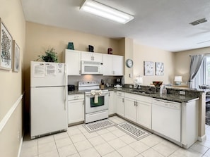Townhome, 3 Bedrooms | Private kitchen