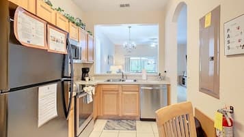 Townhome, 4 Bedrooms | Private kitchen | Fridge, oven, coffee/tea maker, toaster