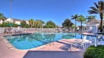 Stadtwohnung, 3 Schlafzimmer | Pool | Außenpool, beheizter Pool