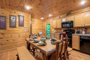 Cabin, 2 Bedrooms | Private kitchen