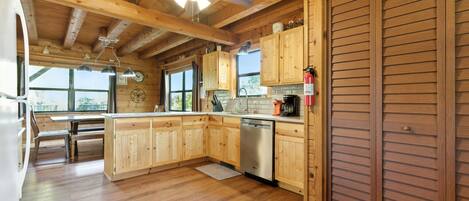 Cabin, 3 Bedrooms | Private kitchen | Fridge, oven, coffee/tea maker