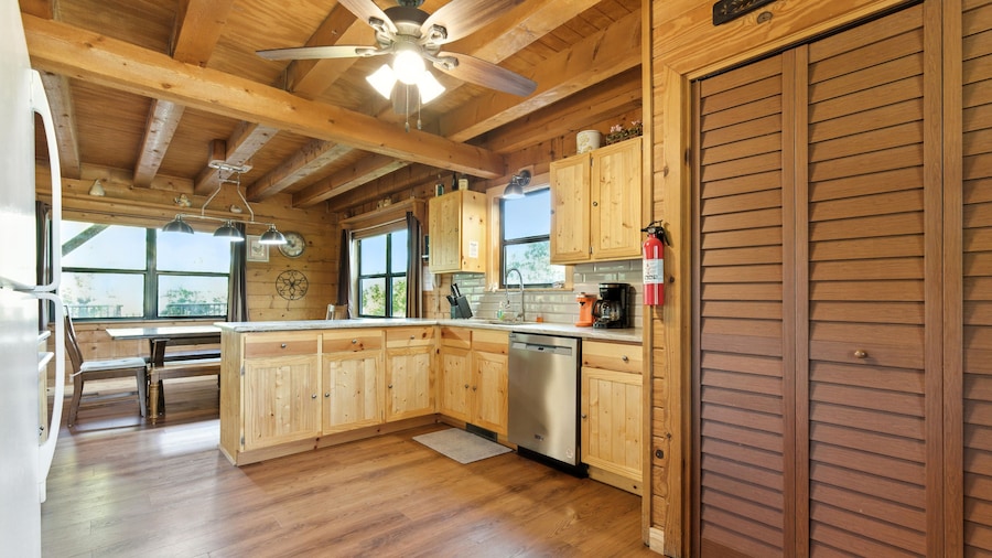 Frio Rivers Edge In The Heart Of Hill Country 3 Bedroom Cabin