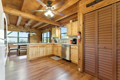 Frio Rivers Edge In The Heart Of Hill Country 3 Bedroom Cabin