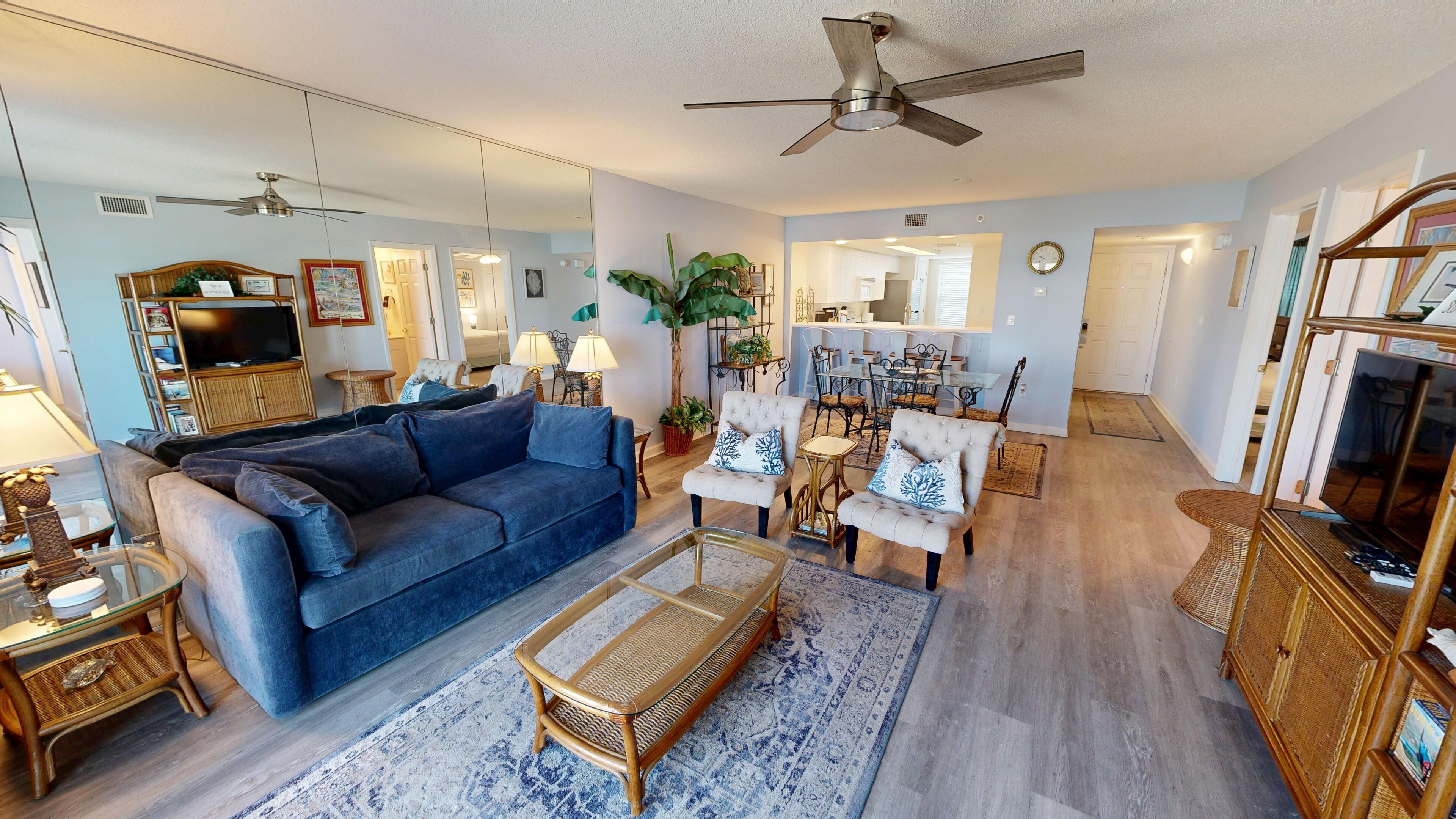 Condo, 2 Bedrooms | Living area