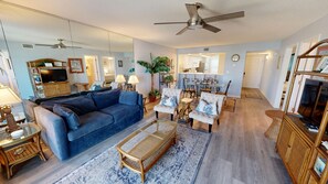 コンドミニアム 2 ベッドルーム | リビング エリア