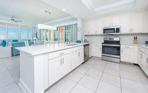 Condo, 4 Bedrooms | Private kitchen