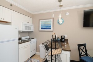 Condo, 1 Bedroom | Private kitchen