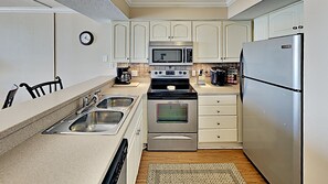 Condo, 2 Bedrooms | Private kitchen | Fridge, oven, coffee/tea maker, toaster