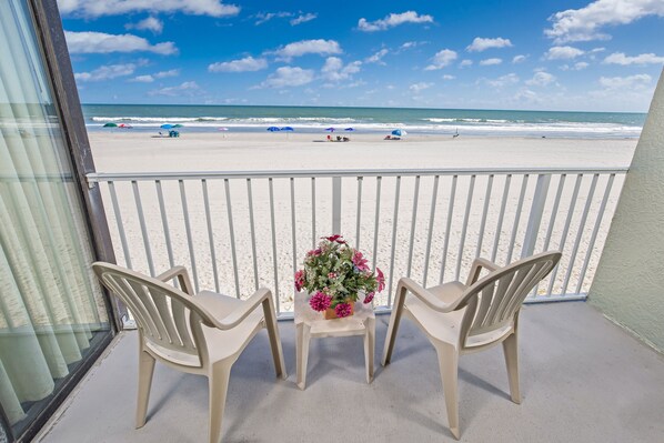 Condo, 2 Bedrooms | Property grounds