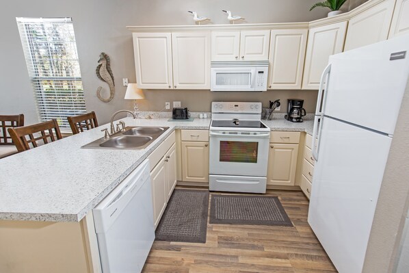 Condo, 2 Bedrooms | Private kitchen