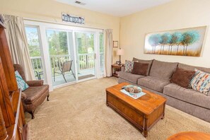 Living area - World Tour 100-303 2 Bedroom Condo (Myrtle Beach)