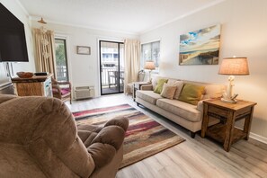 Condo, 2 Bedrooms | Living area