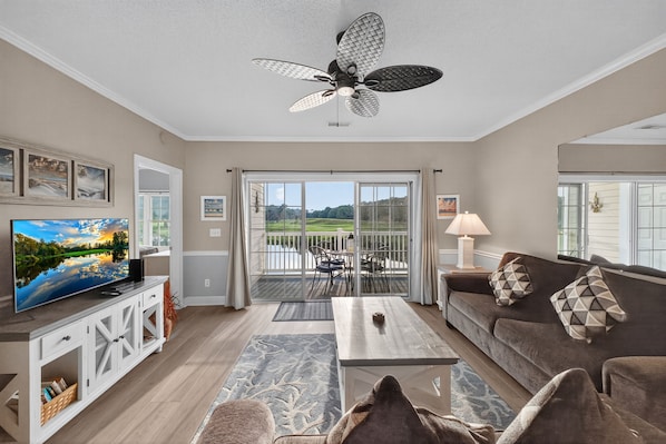 Condo, 2 Bedrooms | Living area