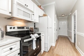 Condo, 1 Bedroom | Private kitchen | Fridge, oven, coffee/tea maker, toaster