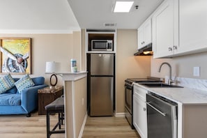 Condo, 1 Bedroom | Private kitchen