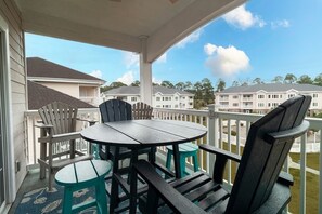 Appart'hôtel, 2 chambres | Restauration extérieure