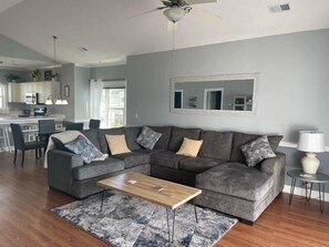 Condo, 2 Bedrooms | Living area