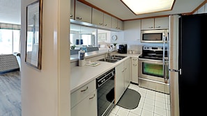 Condo, 2 Bedrooms | Private kitchen