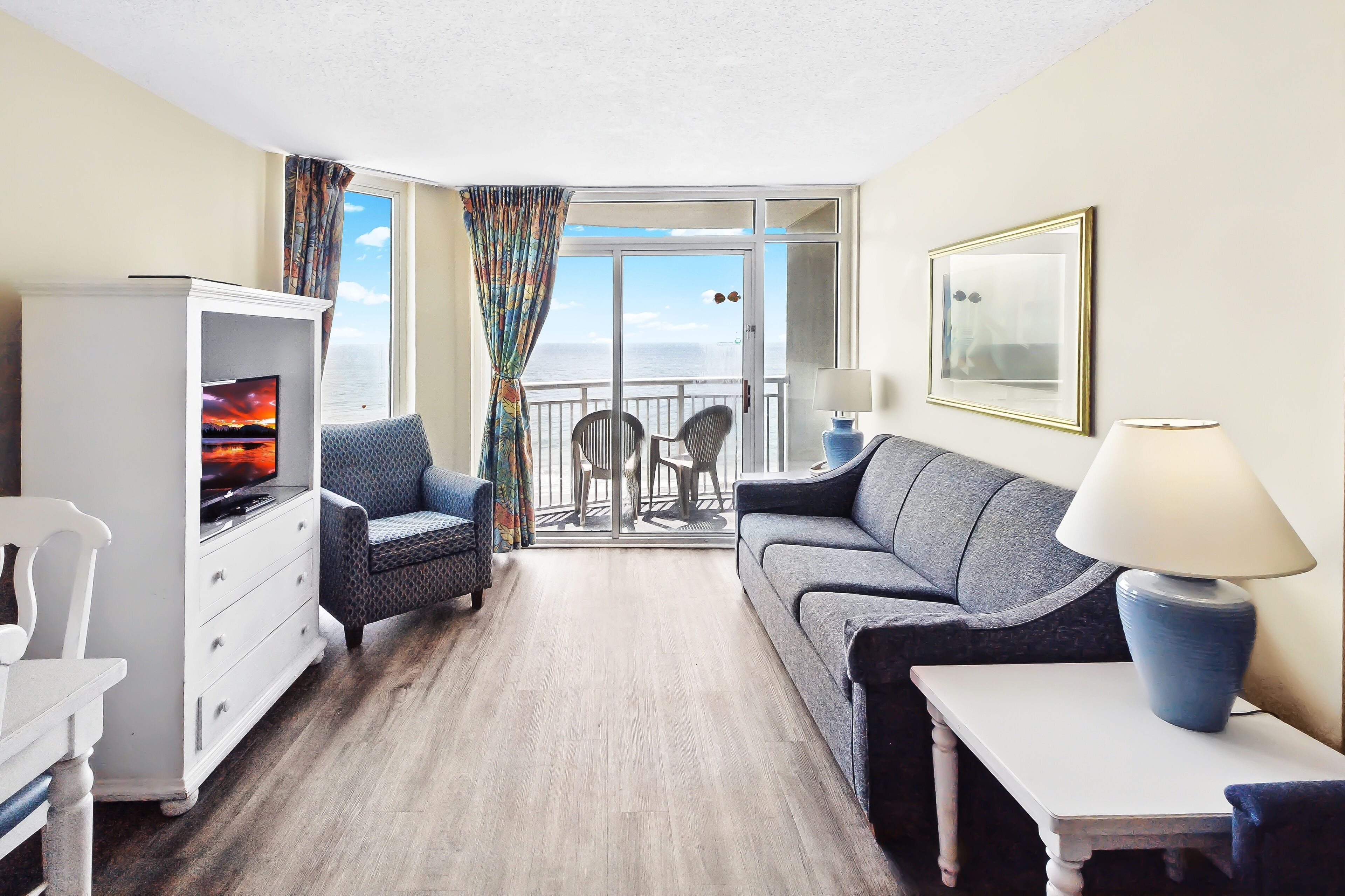 Condo, 2 Bedrooms | Living area