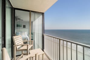 Condo, 2 Bedrooms | Property grounds