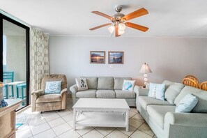 Condo, 2 Bedrooms | Living area