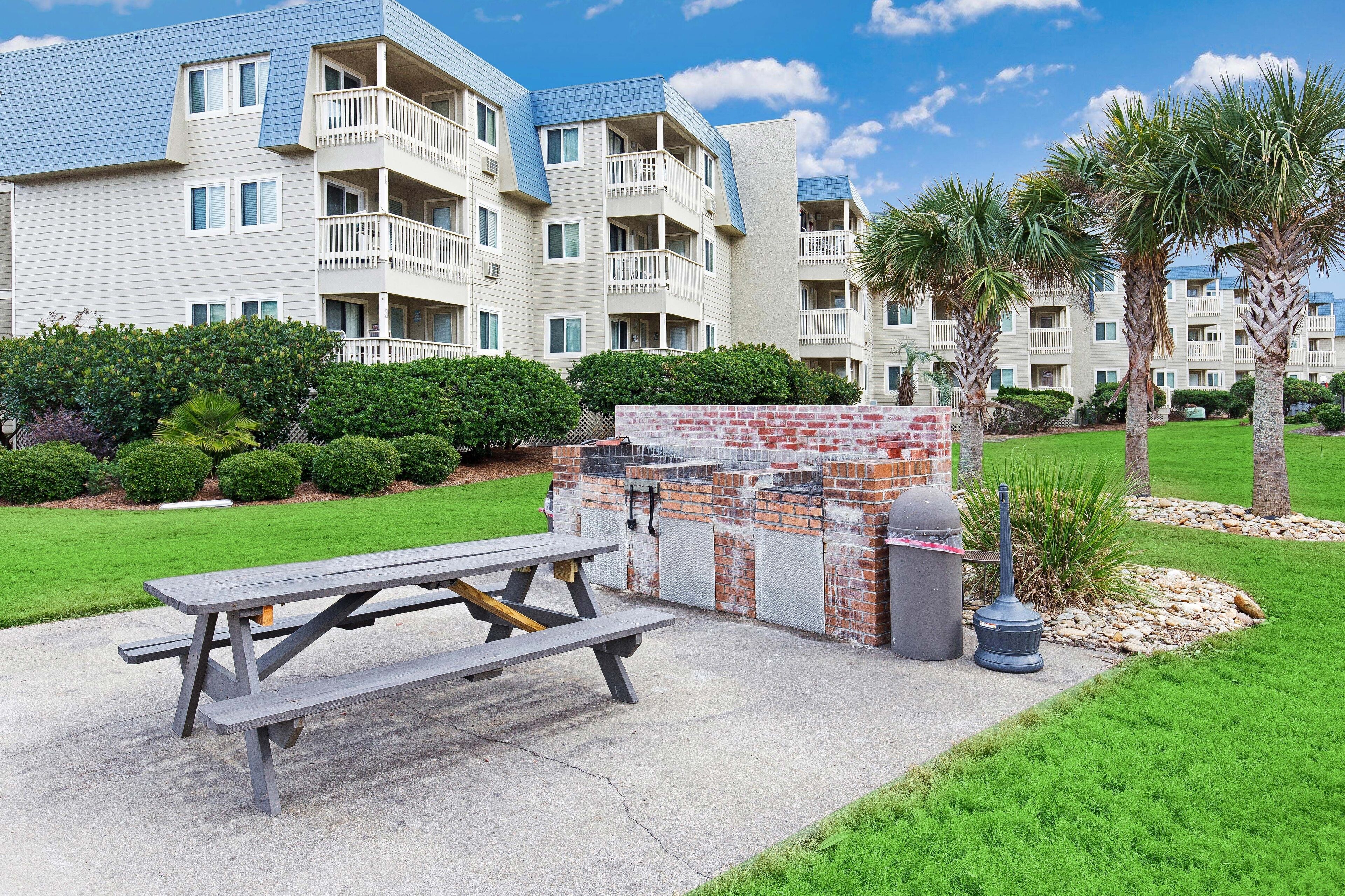 Condo, 2 Bedrooms | Outdoor dining