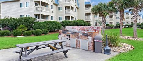 Appart'hôtel, 2 chambres | Restauration extérieure