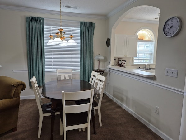 Condo, 2 Bedrooms | Dining