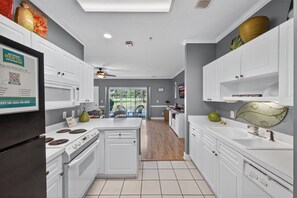 Condo, 1 Bedroom | Private kitchen | Fridge, oven, coffee/tea maker, toaster