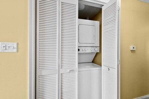 Condo, 2 Bedrooms | Interior