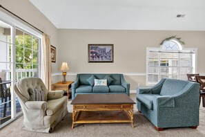 Condo, 2 Bedrooms | Living area
