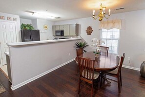 Condo, 3 Bedrooms | Dining