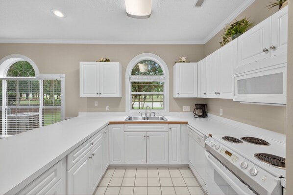 Condo, 2 Bedrooms | Private kitchen