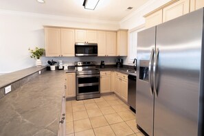 Condo, 2 Bedrooms | Private kitchen