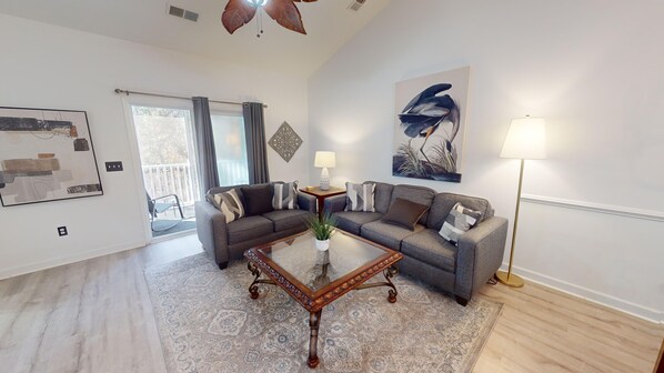 Condo, 2 habitaciones | Área de sala de estar