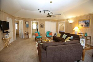 Condo, 4 Bedrooms | Living area