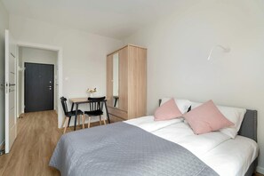 2 bedrooms, desk, iron/ironing board, travel cot