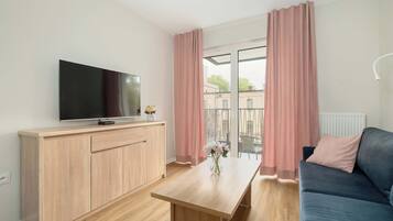 Een televisie en een kantoor