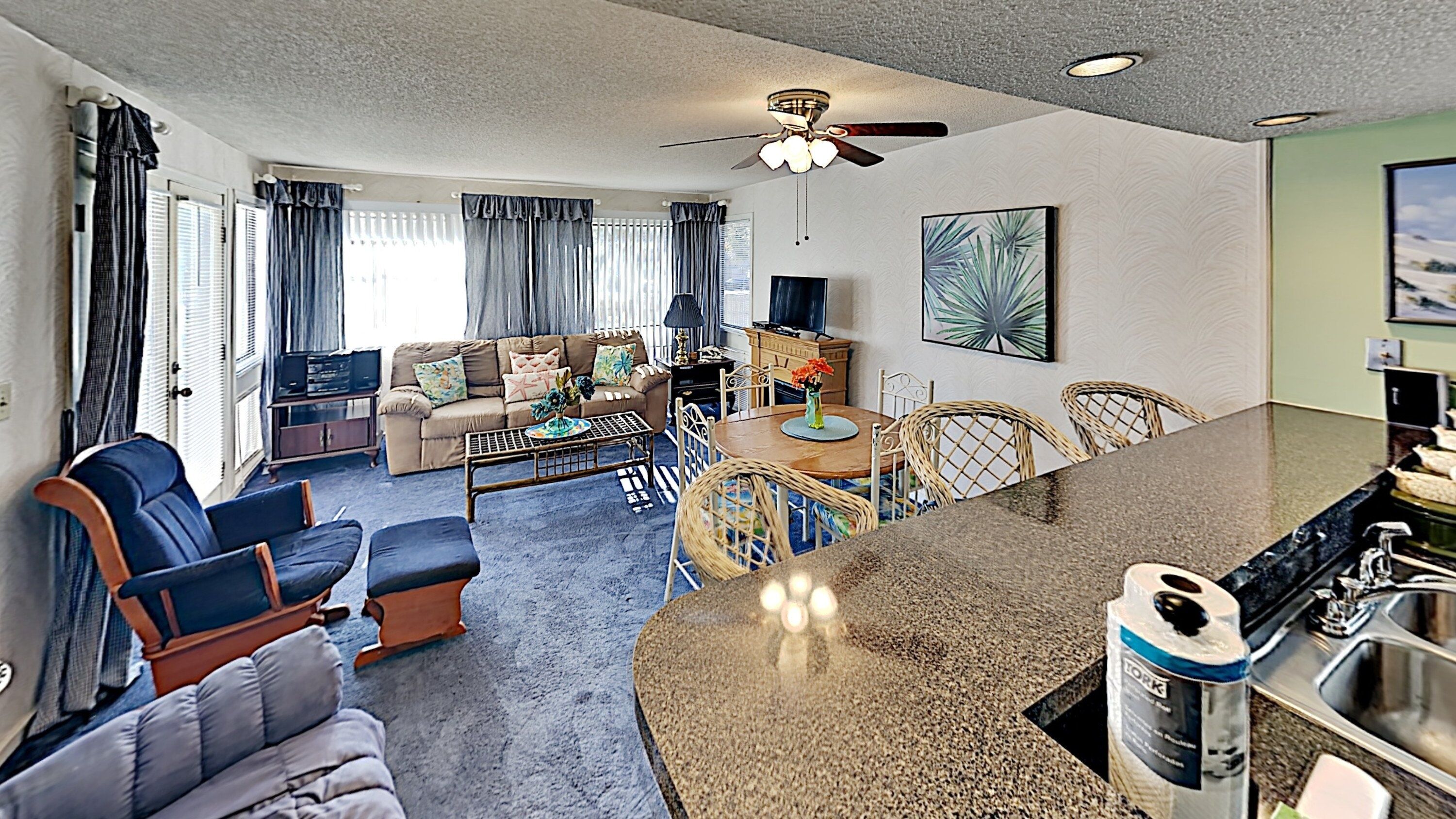 Condo, 2 Bedrooms | Living area
