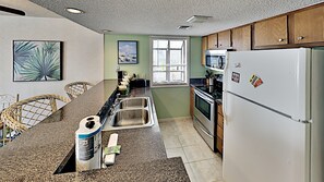 Condo, 2 Bedrooms | Private kitchen