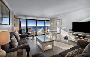 Condo, 3 Bedrooms | Living area
