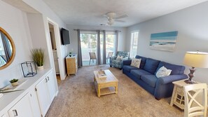 Condo, 2 quartos | Área de estar
