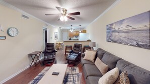 コンドミニアム 2 ベッドルーム | リビング エリア