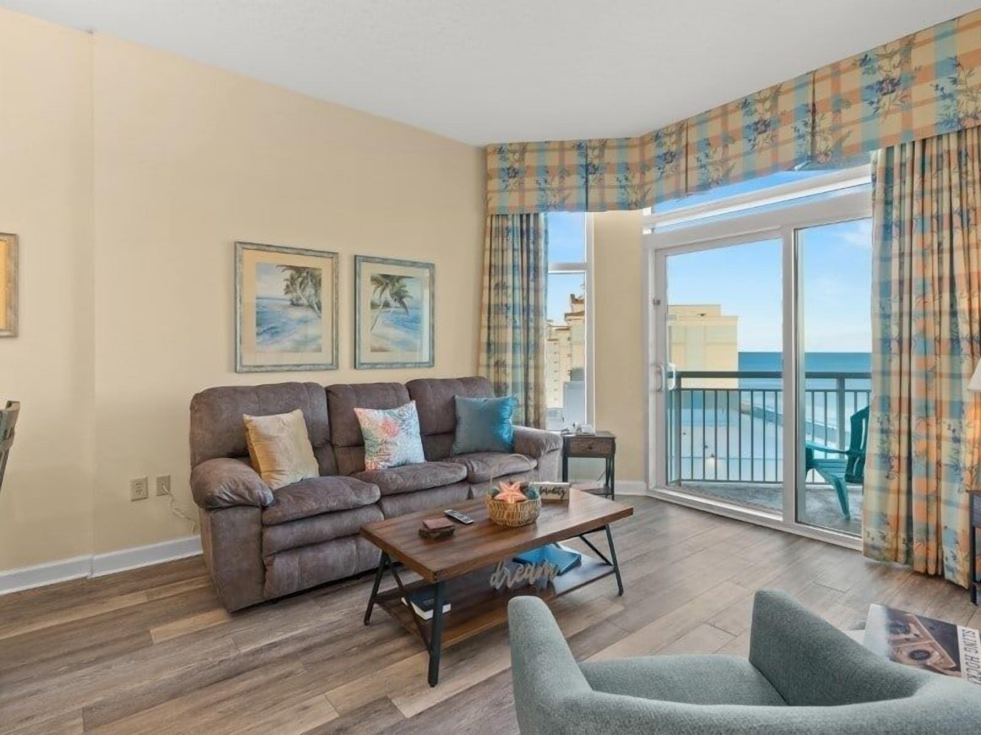 Condo, 2 Bedrooms | Living area