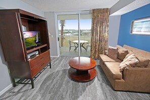 Condo, 4 Bedrooms | Living area