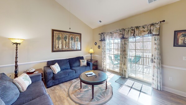 Condo, 2 Bedrooms | Living area