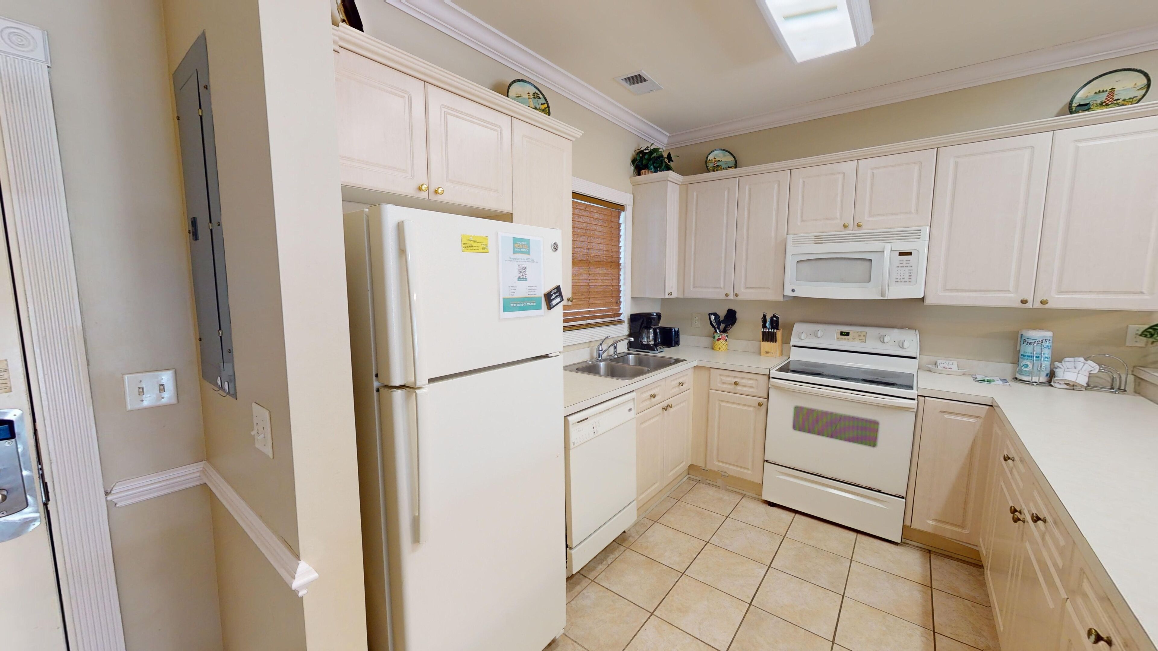 Condo, 2 Bedrooms | Private kitchen | Fridge, oven, coffee/tea maker, toaster